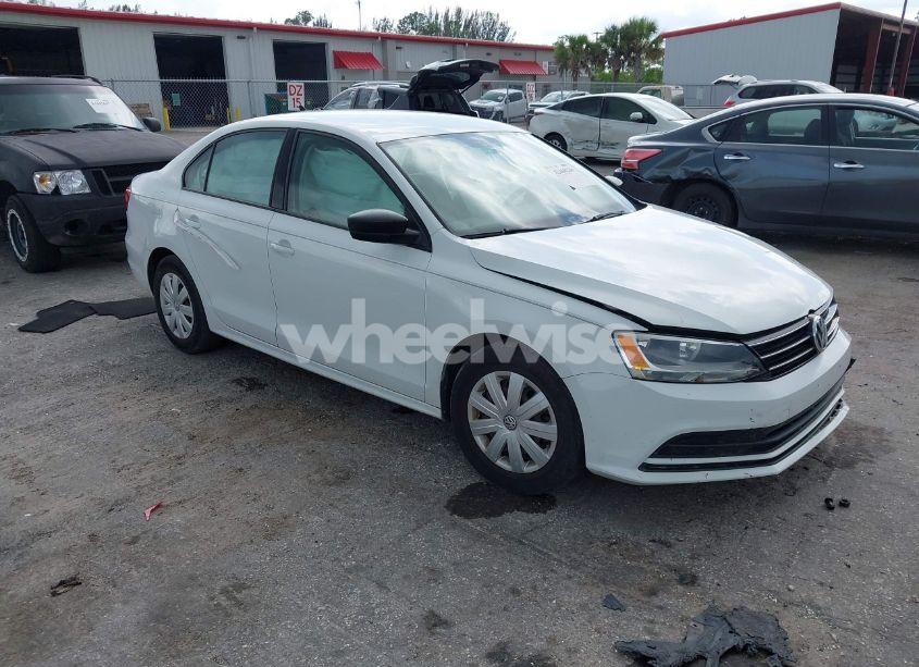 2015 Volkswagen Jetta 2.0L S (VIN 3VW2K7AJ4FM349572) main photo