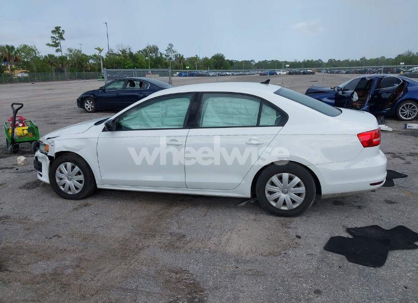 Photo 14 of 2015 Volkswagen Jetta 2.0L S (VIN 3VW2K7AJ4FM349572)