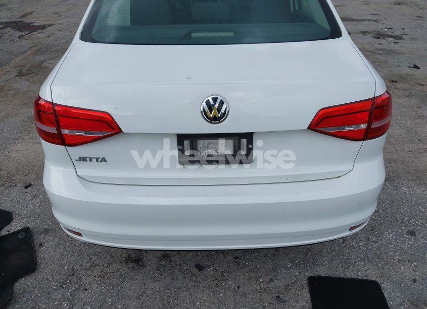 Photo 16 of 2015 Volkswagen Jetta 2.0L S (VIN 3VW2K7AJ4FM349572)