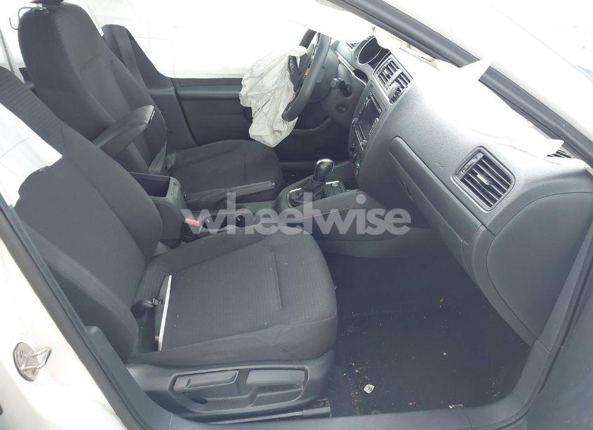 Photo 5 of 2015 Volkswagen Jetta 2.0L S (VIN 3VW2K7AJ4FM349572)