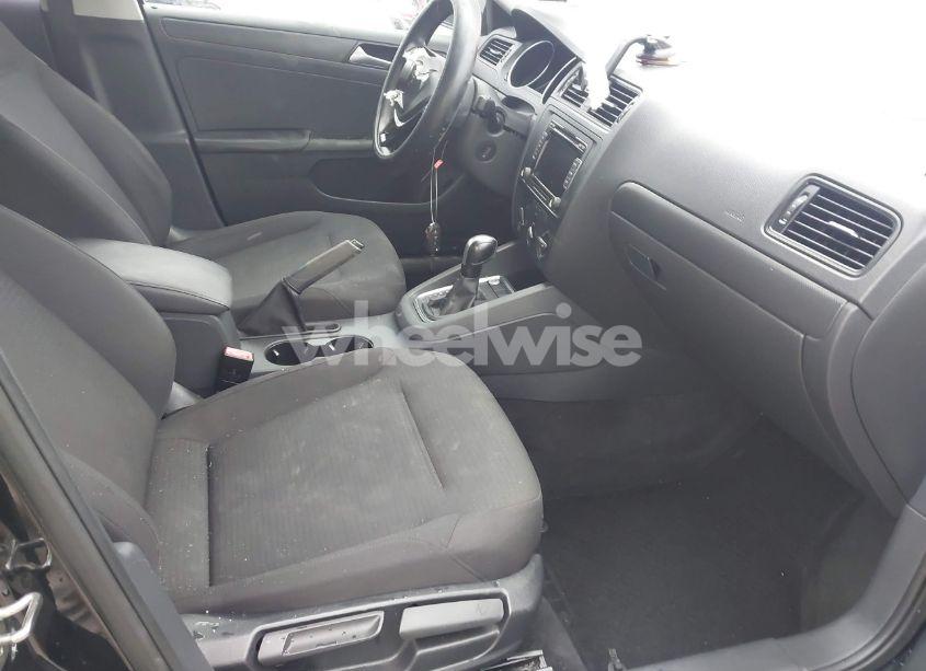 Photo 5 of 2015 Volkswagen Jetta 2.0L S (VIN 3VW2K7AJ4FM402870)