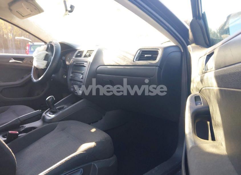 Photo 5 of 2012 Volkswagen Jetta 2.0L S (VIN 3VW2K7AJ5CM321646)