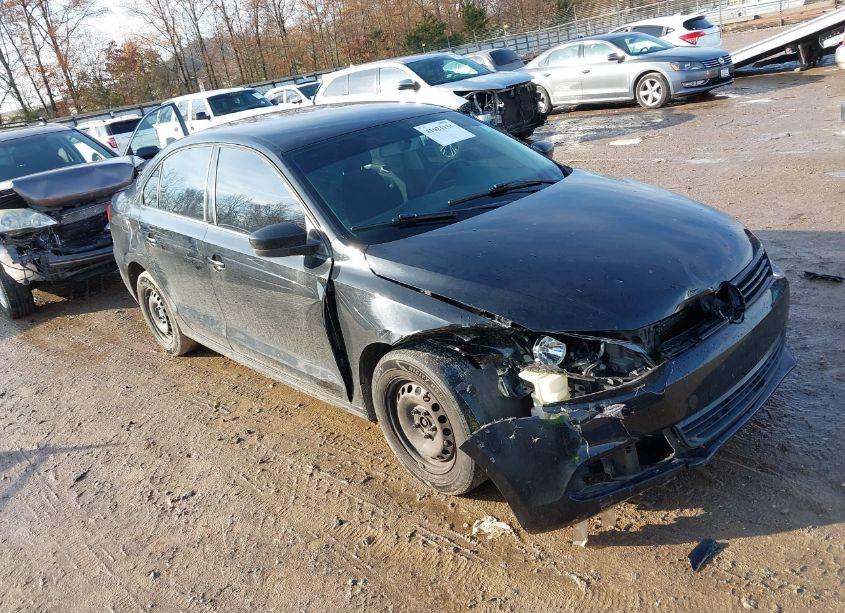 2013 Volkswagen Jetta 2.0L S (VIN 3VW2K7AJ5DM305397) main photo