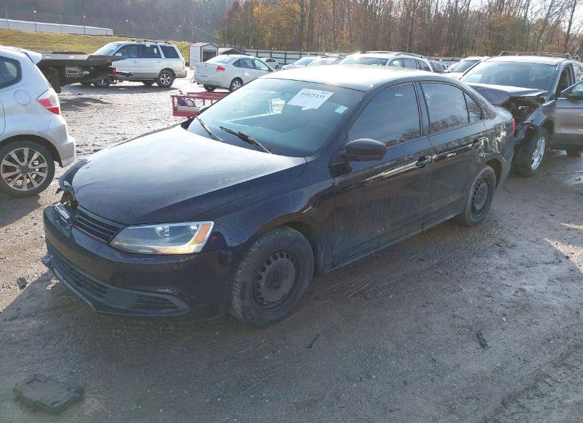 Photo 2 of 2013 Volkswagen Jetta 2.0L S (VIN 3VW2K7AJ5DM305397)