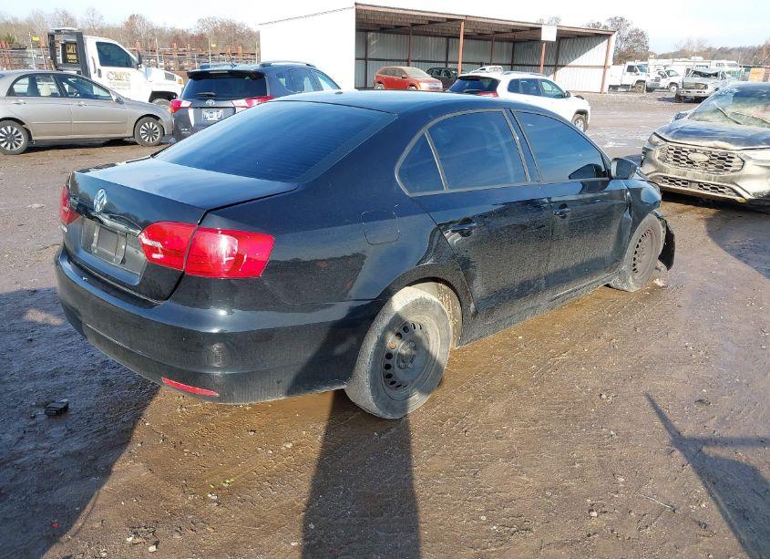 Photo 4 of 2013 Volkswagen Jetta 2.0L S (VIN 3VW2K7AJ5DM305397)