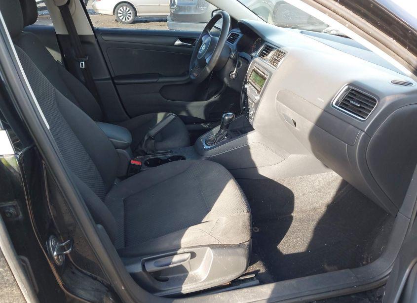 Photo 5 of 2013 Volkswagen Jetta 2.0L S (VIN 3VW2K7AJ5DM305397)