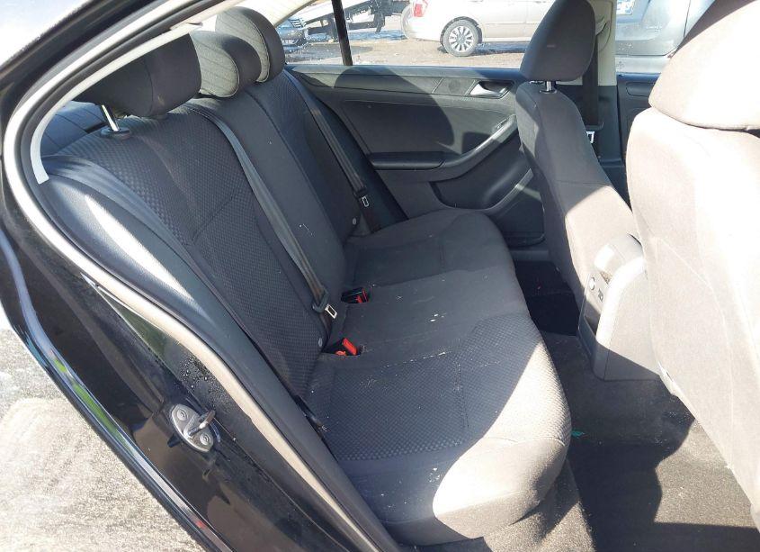 Photo 8 of 2013 Volkswagen Jetta 2.0L S (VIN 3VW2K7AJ5DM305397)