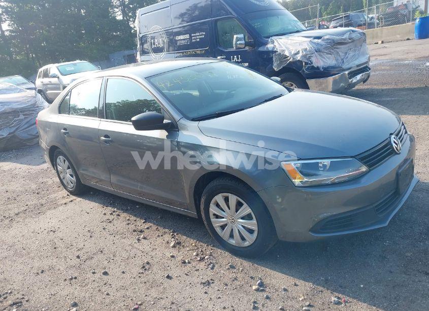 2013 Volkswagen Jetta 2.0L S (VIN 3VW2K7AJ5DM317078) main photo