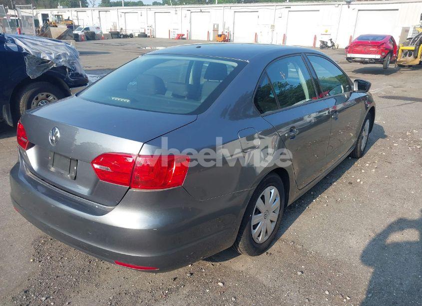 Photo 4 of 2013 Volkswagen Jetta 2.0L S (VIN 3VW2K7AJ5DM317078)