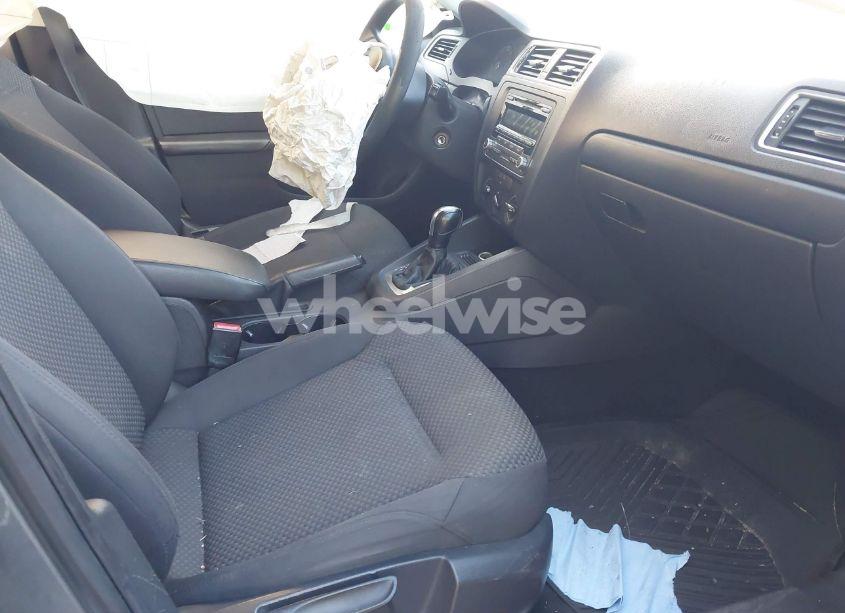 Photo 5 of 2014 Volkswagen Jetta 2.0L S (VIN 3VW2K7AJ5EM222988)