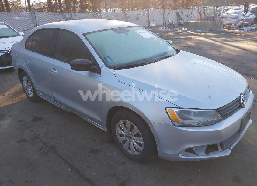 2014 Volkswagen Jetta 2.0L S (VIN 3VW2K7AJ5EM229004) main photo