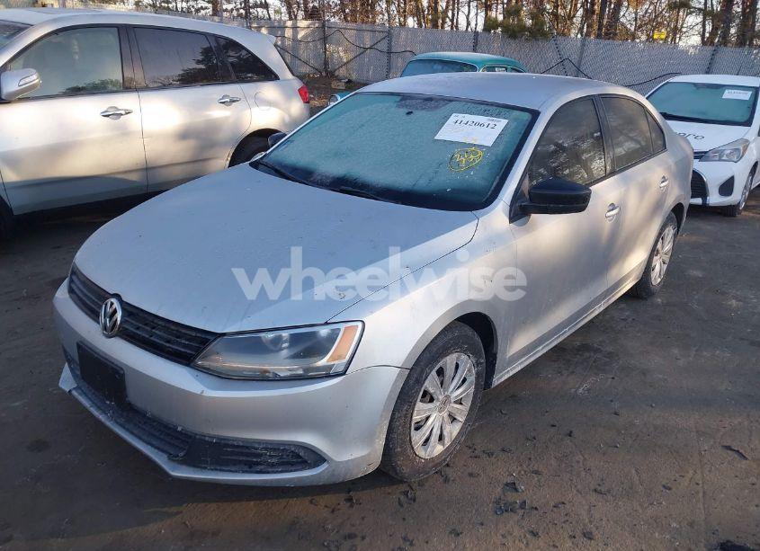 Photo 2 of 2014 Volkswagen Jetta 2.0L S (VIN 3VW2K7AJ5EM229004)