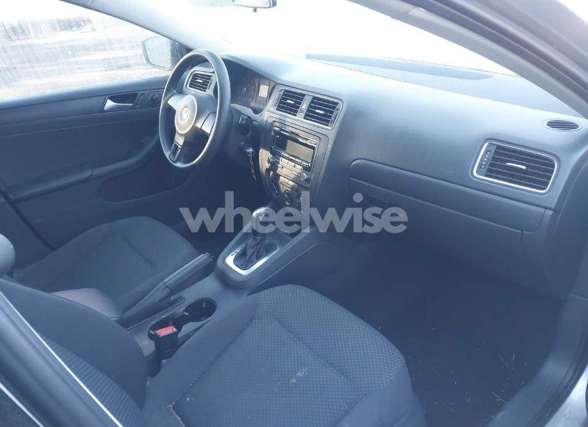 Photo 5 of 2014 Volkswagen Jetta 2.0L S (VIN 3VW2K7AJ5EM229004)