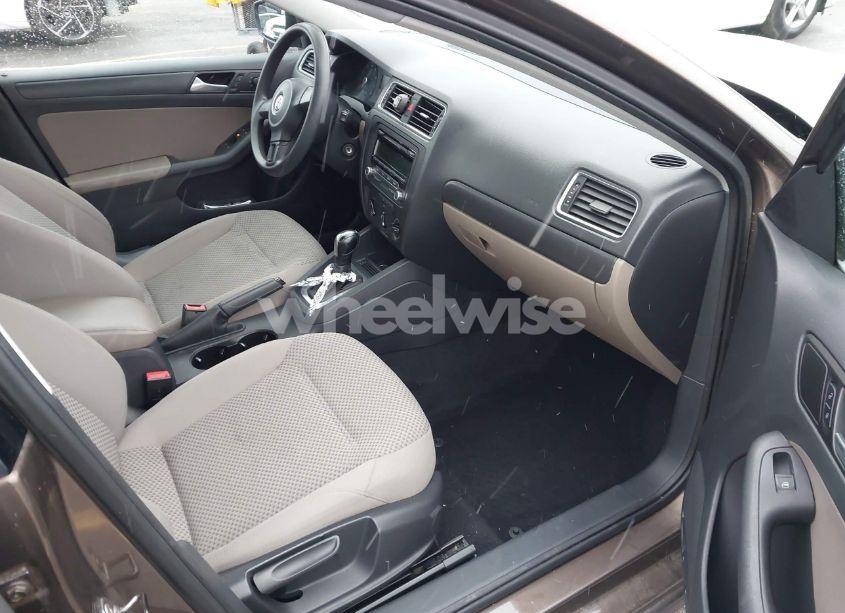 Photo 5 of 2014 Volkswagen Jetta 2.0L S (VIN 3VW2K7AJ5EM232288)