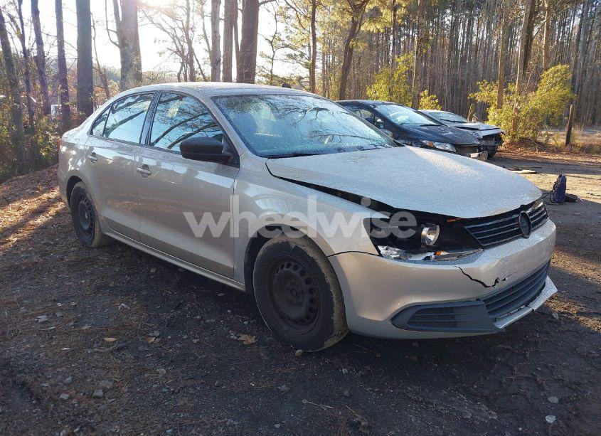 2014 Volkswagen Jetta 2.0L S (VIN 3VW2K7AJ5EM247096) main photo