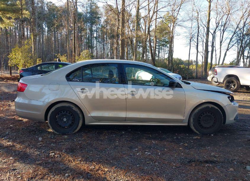 Photo 13 of 2014 Volkswagen Jetta 2.0L S (VIN 3VW2K7AJ5EM247096)