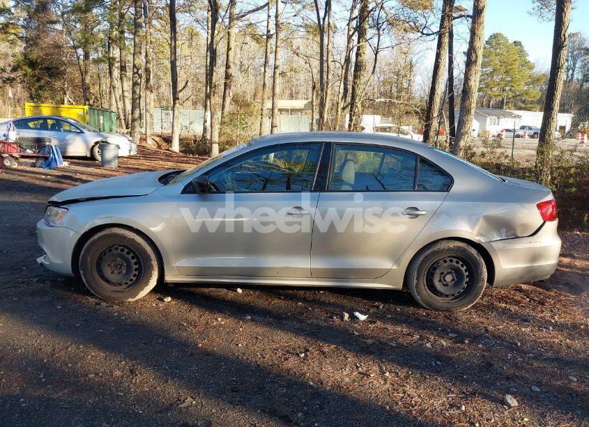 Photo 14 of 2014 Volkswagen Jetta 2.0L S (VIN 3VW2K7AJ5EM247096)