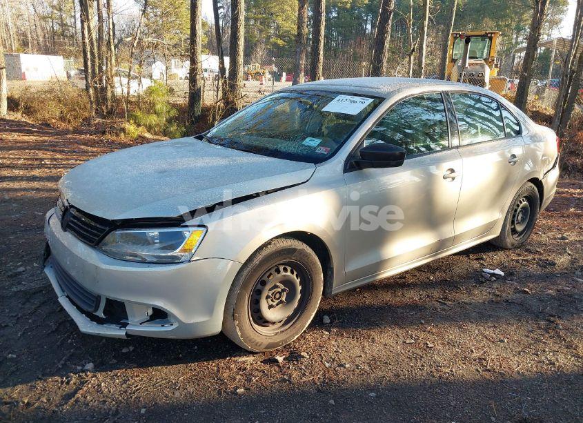 Photo 2 of 2014 Volkswagen Jetta 2.0L S (VIN 3VW2K7AJ5EM247096)