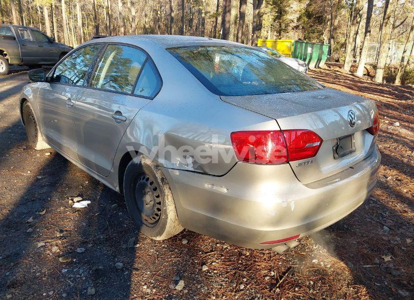 Photo 3 of 2014 Volkswagen Jetta 2.0L S (VIN 3VW2K7AJ5EM247096)