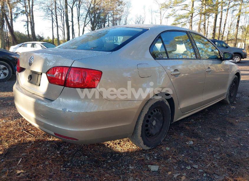 Photo 4 of 2014 Volkswagen Jetta 2.0L S (VIN 3VW2K7AJ5EM247096)