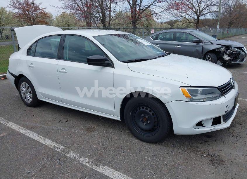 2014 Volkswagen Jetta 2.0L S (VIN 3VW2K7AJ5EM329328) main photo