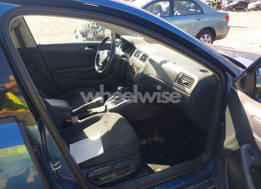 Photo 5 of 2015 Volkswagen Jetta 2.0L S (VIN 3VW2K7AJ5FM236018)