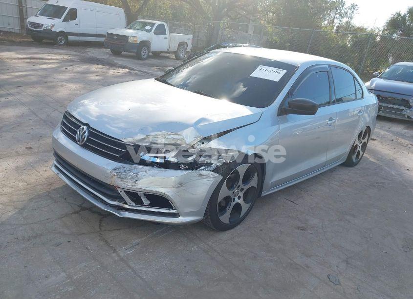 Photo 2 of 2015 Volkswagen Jetta 2.0L S (VIN 3VW2K7AJ5FM311395)