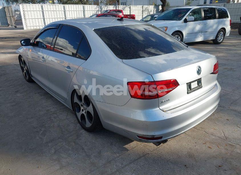 Photo 3 of 2015 Volkswagen Jetta 2.0L S (VIN 3VW2K7AJ5FM311395)