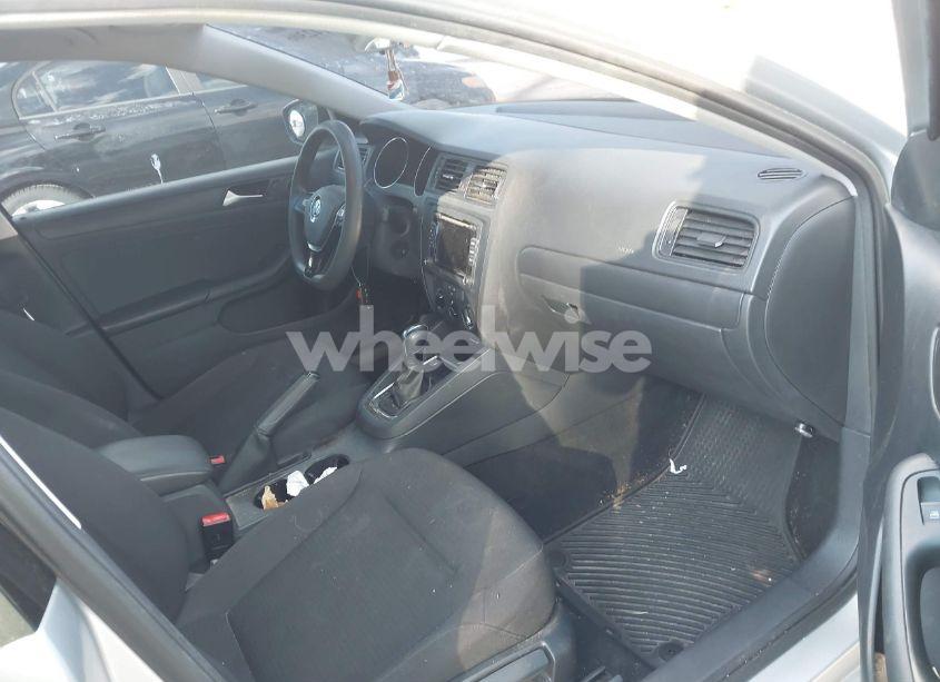 Photo 5 of 2015 Volkswagen Jetta 2.0L S (VIN 3VW2K7AJ5FM311395)