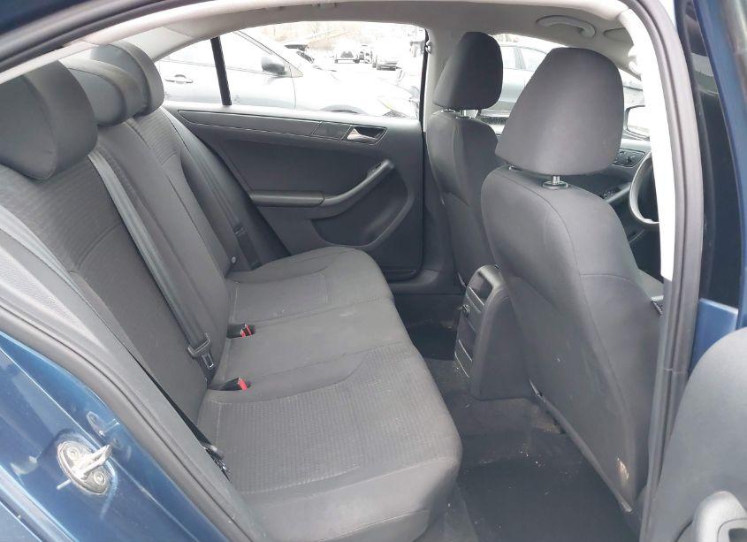 Photo 8 of 2015 Volkswagen Jetta 2.0L S (VIN 3VW2K7AJ5FM406555)