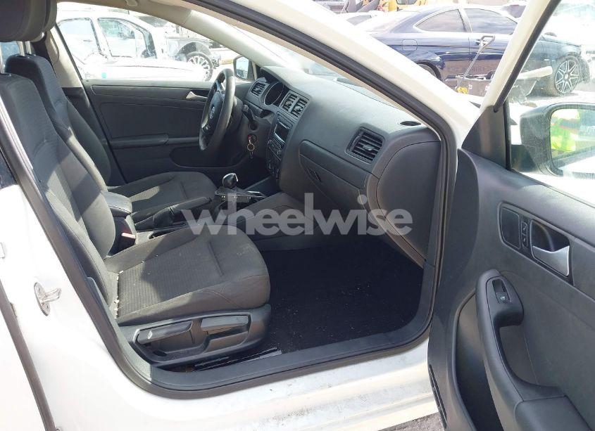 Photo 5 of 2015 Volkswagen Jetta 2.0L S (VIN 3VW2K7AJ5FM413523)