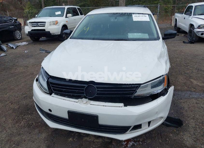 Photo 12 of 2011 Volkswagen Jetta 2.0L S (VIN 3VW2K7AJ6BM360261)