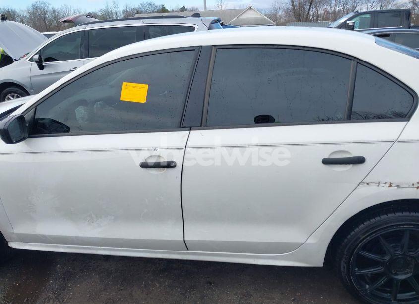 Photo 14 of 2011 Volkswagen Jetta 2.0L S (VIN 3VW2K7AJ6BM360261)