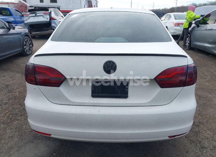 Photo 16 of 2011 Volkswagen Jetta 2.0L S (VIN 3VW2K7AJ6BM360261)