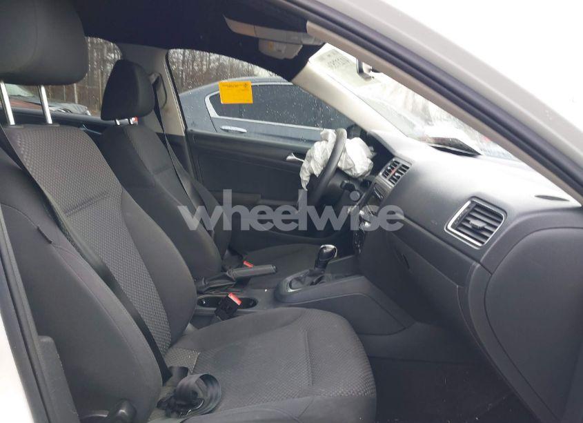 Photo 5 of 2011 Volkswagen Jetta 2.0L S (VIN 3VW2K7AJ6BM360261)