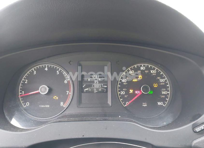 Photo 7 of 2011 Volkswagen Jetta 2.0L S (VIN 3VW2K7AJ6BM360261)