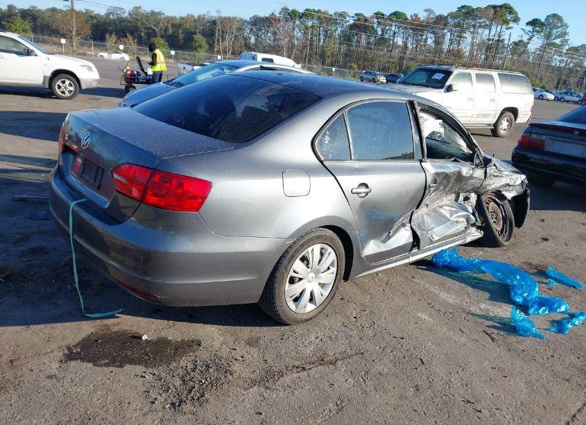 Photo 4 of 2011 Volkswagen Jetta 2.0L S (VIN 3VW2K7AJ6BM366089)