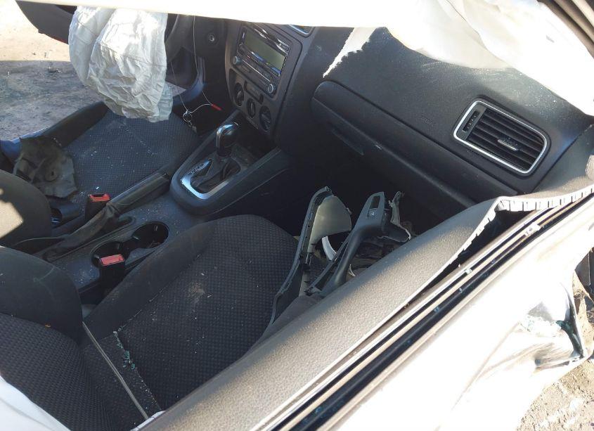 Photo 5 of 2011 Volkswagen Jetta 2.0L S (VIN 3VW2K7AJ6BM366089)