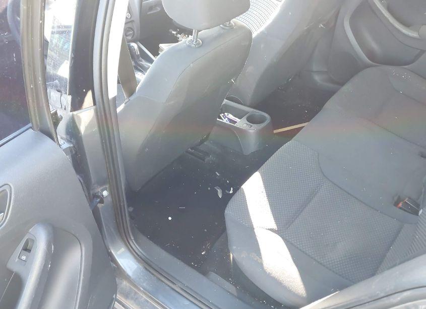 Photo 8 of 2011 Volkswagen Jetta 2.0L S (VIN 3VW2K7AJ6BM366089)