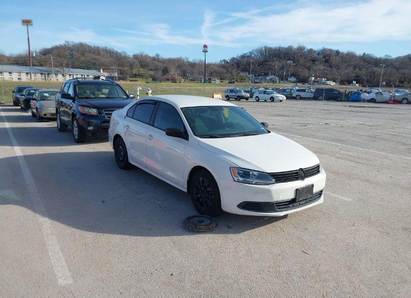 2011 Volkswagen Jetta 2.0L S (VIN 3VW2K7AJ6BM390201) main photo