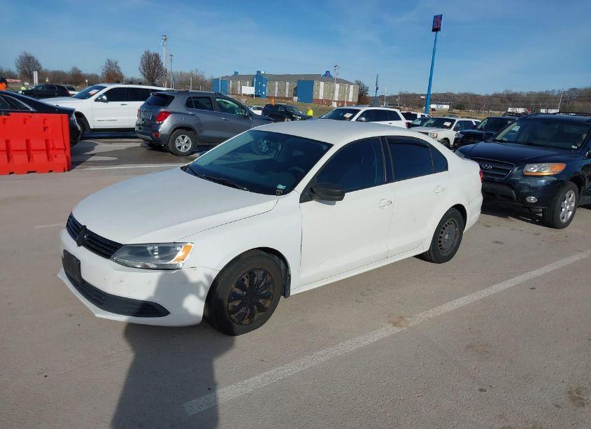 Photo 2 of 2011 Volkswagen Jetta 2.0L S (VIN 3VW2K7AJ6BM390201)