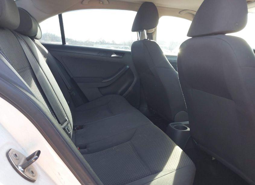 Photo 8 of 2011 Volkswagen Jetta 2.0L S (VIN 3VW2K7AJ6BM390201)