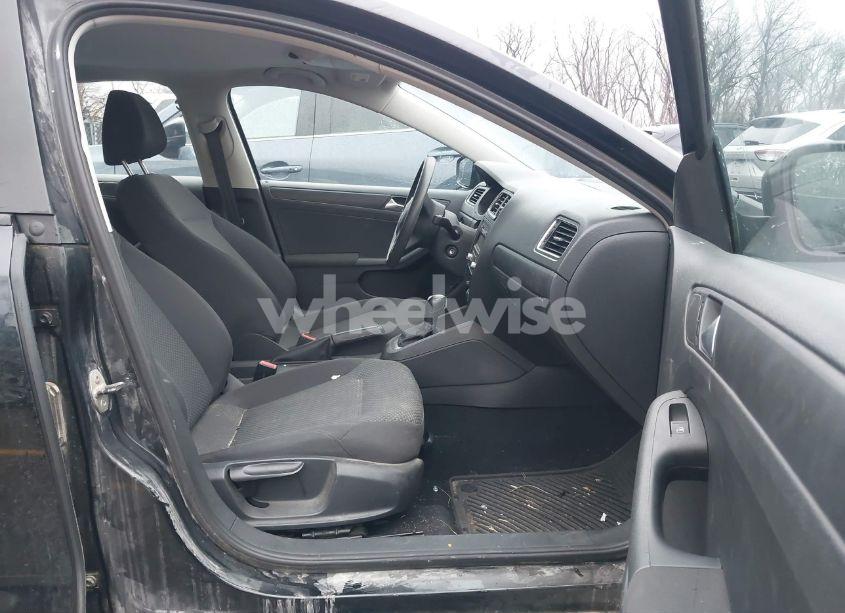 Photo 5 of 2012 Volkswagen Jetta 2.0L S (VIN 3VW2K7AJ6CM357930)
