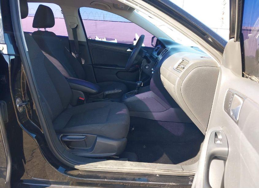 Photo 5 of 2013 Volkswagen Jetta 2.0L S (VIN 3VW2K7AJ6DM275889)