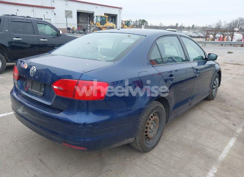 Photo 4 of 2013 Volkswagen Jetta 2.0L S (VIN 3VW2K7AJ6DM279697)