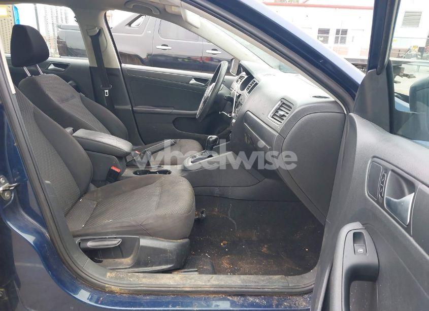 Photo 5 of 2013 Volkswagen Jetta 2.0L S (VIN 3VW2K7AJ6DM279697)