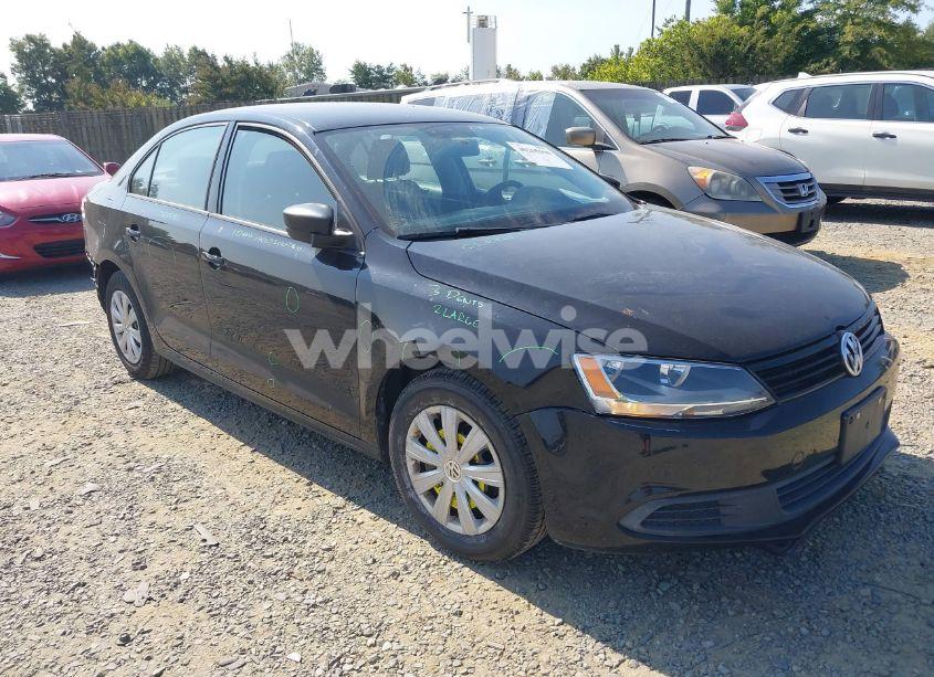 2013 Volkswagen Jetta 2.0L S (VIN 3VW2K7AJ6DM300516) main photo