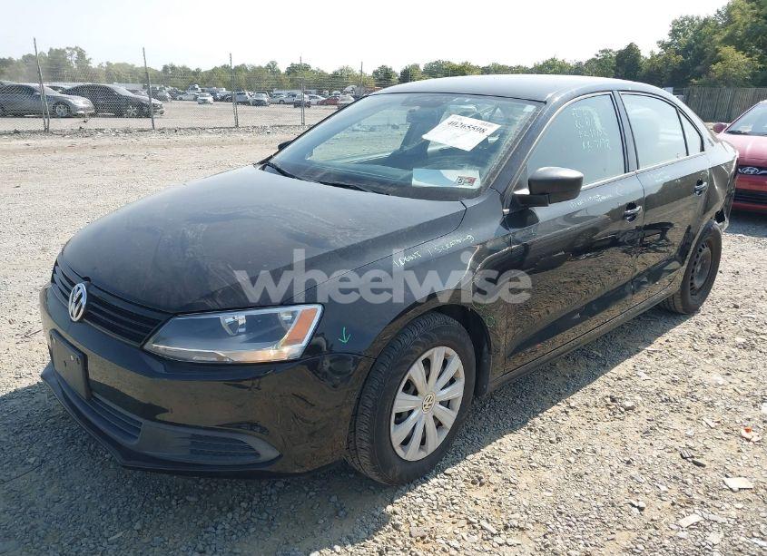 Photo 2 of 2013 Volkswagen Jetta 2.0L S (VIN 3VW2K7AJ6DM300516)