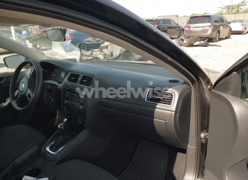 Photo 5 of 2013 Volkswagen Jetta 2.0L S (VIN 3VW2K7AJ6DM300516)