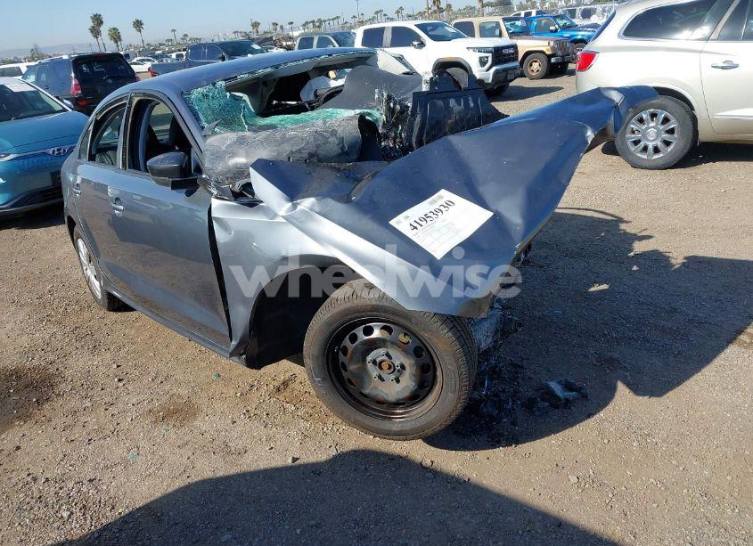 2013 Volkswagen Jetta 2.0L S (VIN 3VW2K7AJ6DM366466) main photo